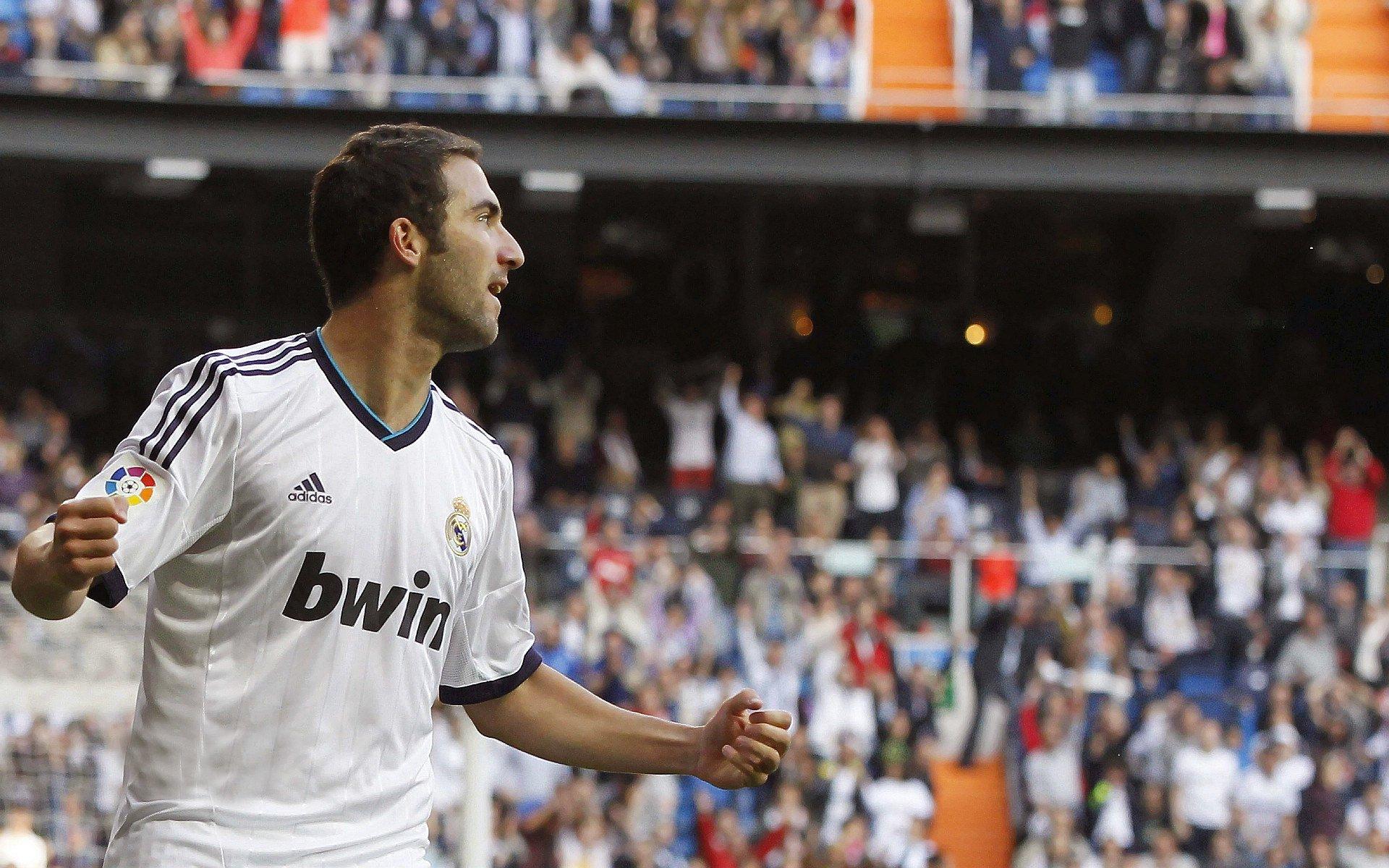 恩德里克社媒晒登机照开启新征途，携爱妻共赴里昂书写法甲生涯新